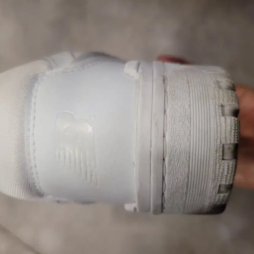 [BUNJANG] New Balance White Sneakers (230) / 뉴발란스 흰색 스니커즈 운동화(230)