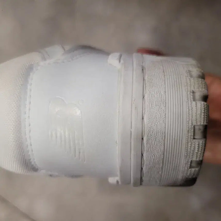 [BUNJANG] New Balance White Sneakers (230) / 뉴발란스 흰색 스니커즈 운동화(230)