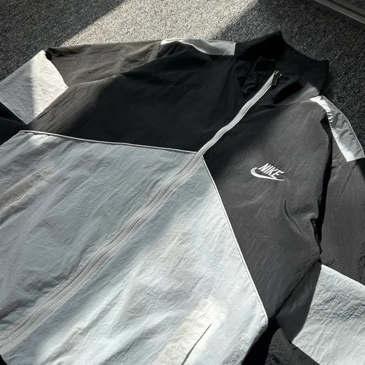 [SOLD OUT] 나이키 스우시 범고래 바람막이 자켓