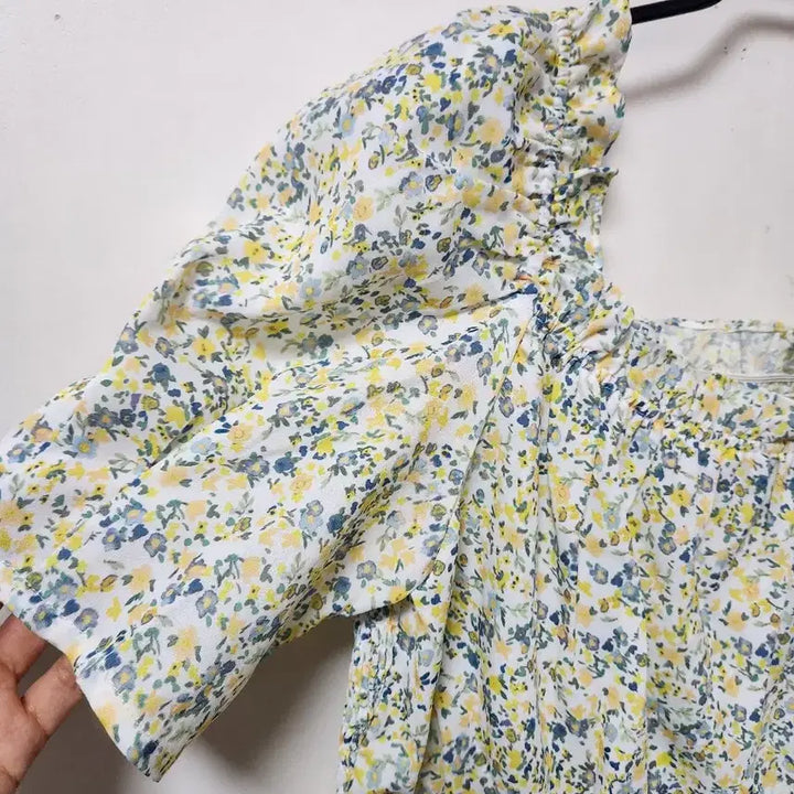 [SOLD OUT] (새상품)MIXXO 플라워 셔링 블라우스 페플럼 반팔