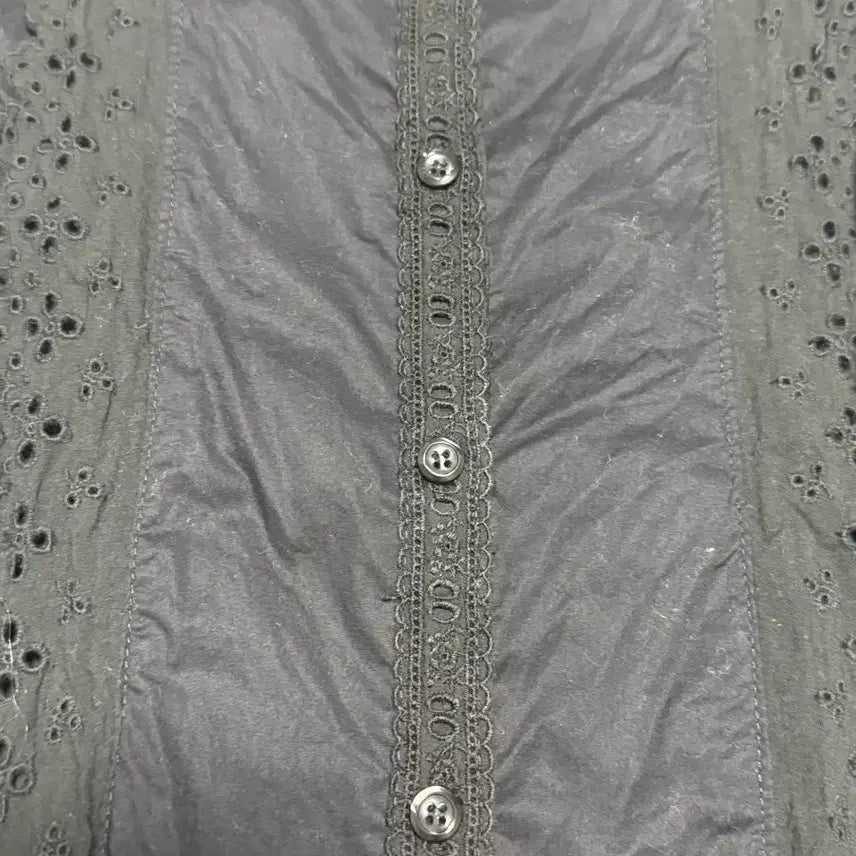[BUNJANG] Black Eyelet Punch Long Sleeve Blouse / 검정색 아일렛 펀칭 긴팔 블라우스