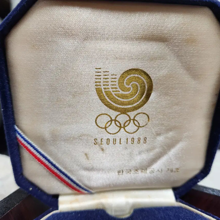 [BUNJANG] 1988 Seoul Olympic Commemorative Octagonal Medal / 1988 서울 올림픽 기념 팔각 메달.