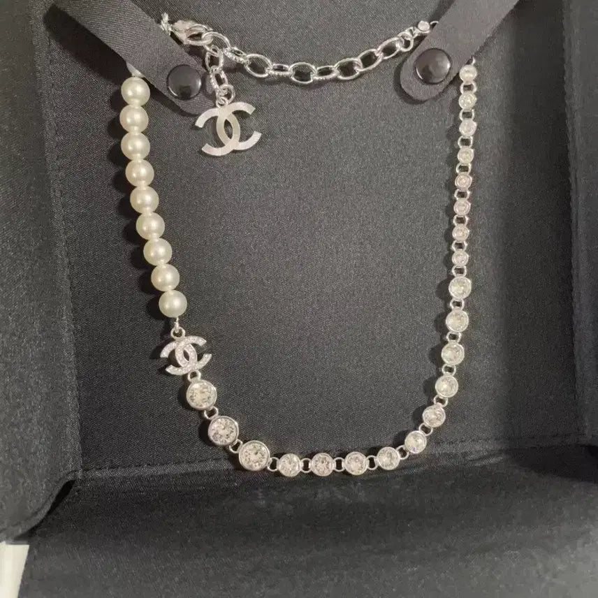 [BUNJANG] Chanel Pearl and Cubic Zirconia Necklace / 샤넬 진주/큐빅 목걸이