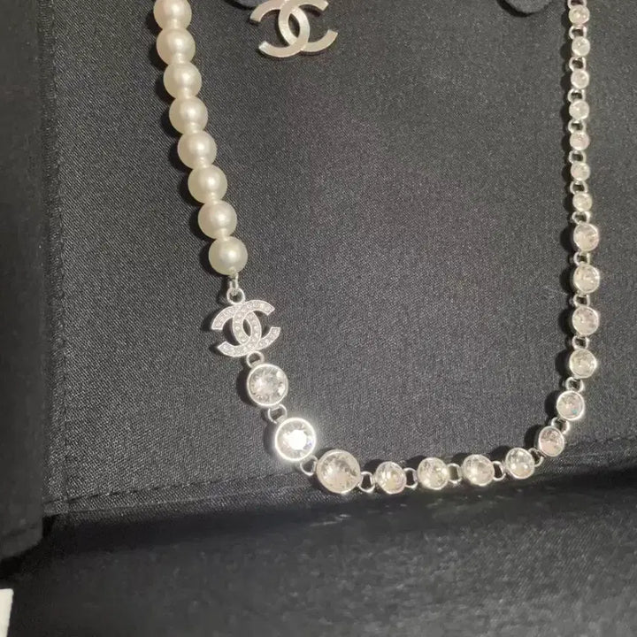 [BUNJANG] Chanel Pearl and Cubic Zirconia Necklace / 샤넬 진주/큐빅 목걸이