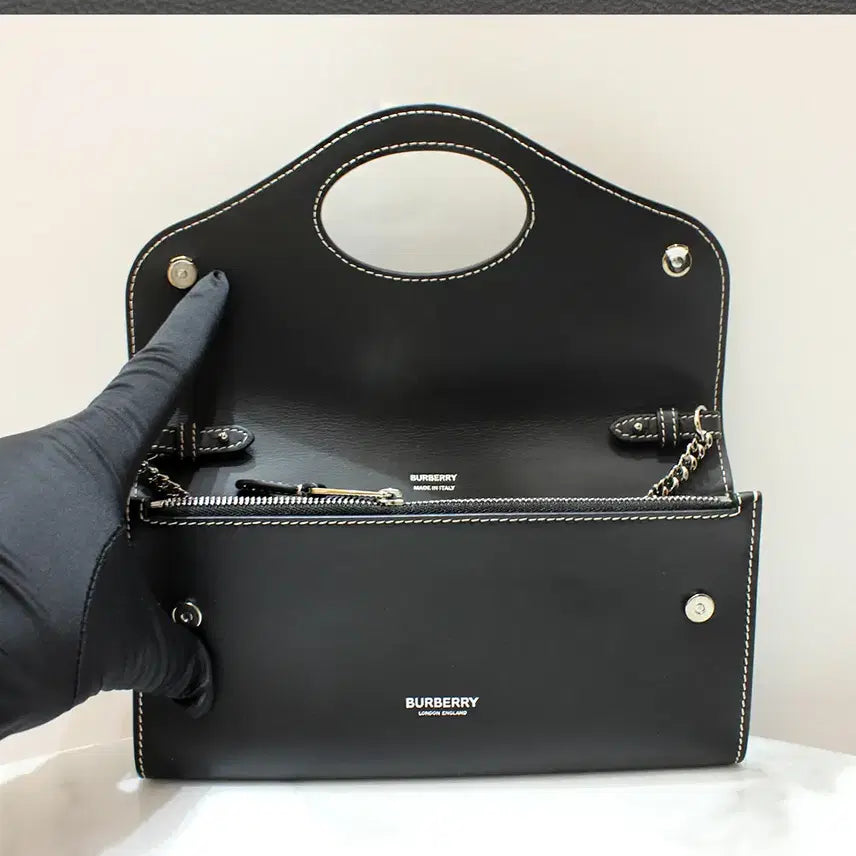 [SOLD OUT] [명품다올동래] 버버리 호스페리 포켓 WOC 미니 체인 크로스백