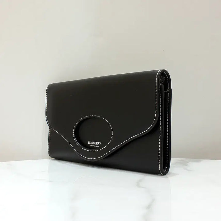 [SOLD OUT] [명품다올동래] 버버리 호스페리 포켓 WOC 미니 체인 크로스백