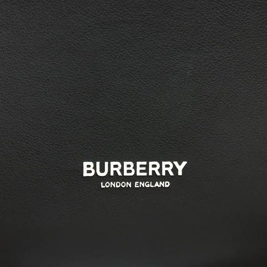 [SOLD OUT] [명품다올동래] 버버리 호스페리 포켓 WOC 미니 체인 크로스백