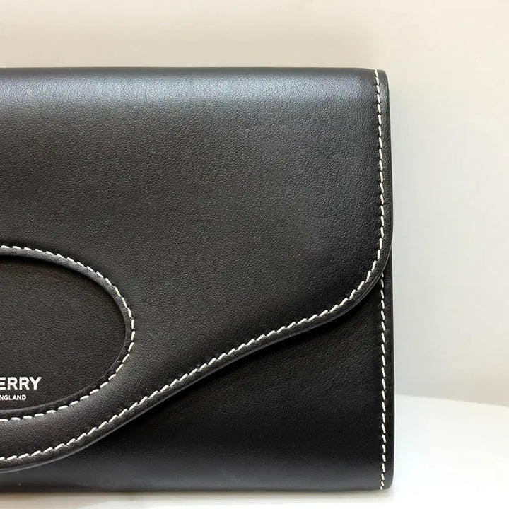 [SOLD OUT] [명품다올동래] 버버리 호스페리 포켓 WOC 미니 체인 크로스백