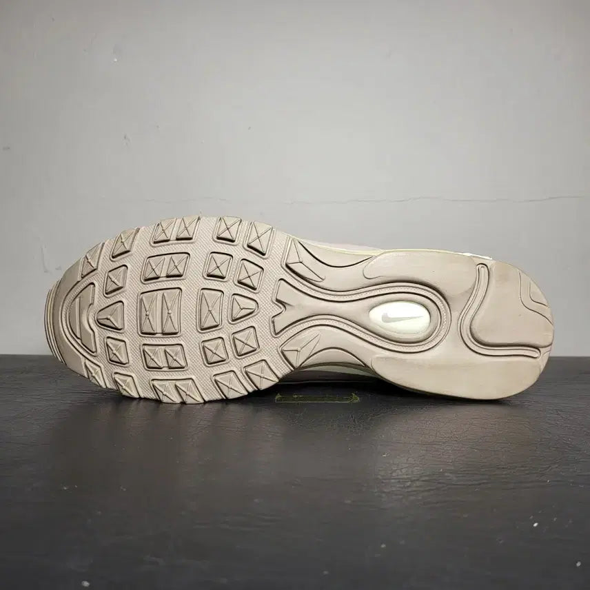 [SOLD OUT] 나이키 운동화 300m