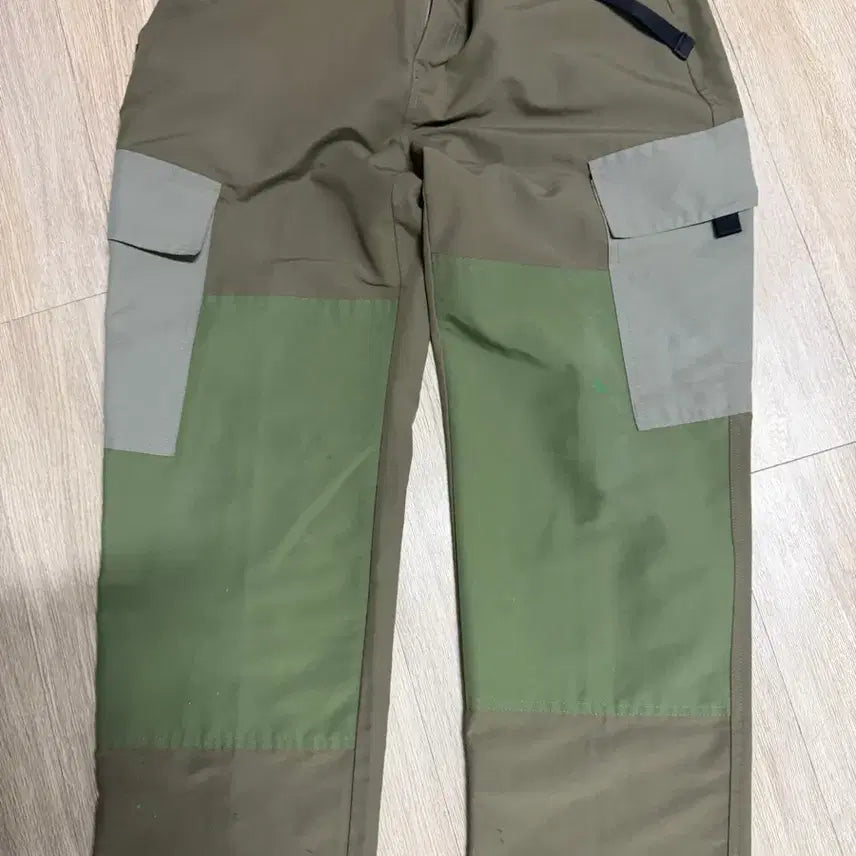 [BUNJANG] Critic Nylon Pants / 크리틱 나일론 바지