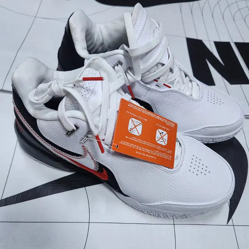 [BUNJANG] Nike LeBron NXXT Gen AMPD White University Red Sneakers / [새상품] 나이키 줌 르브론 NXXT 젠 AMPD 화이트 유니버시티 레드