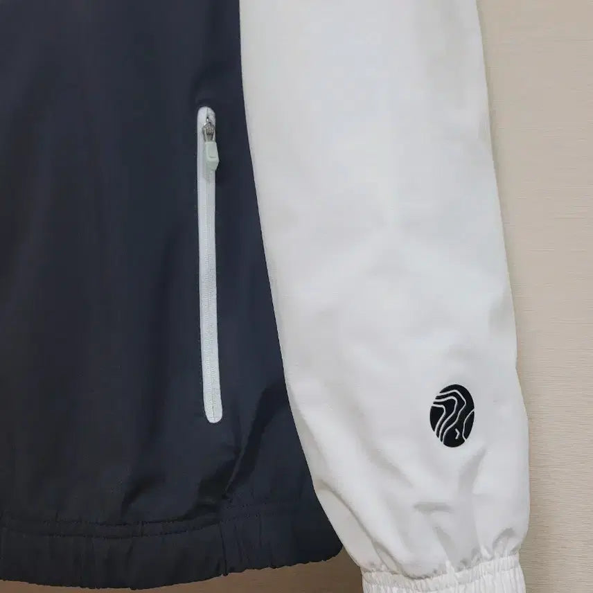 [SOLD OUT] 디스커버리 남성 이노블럭 후디드 바람막이