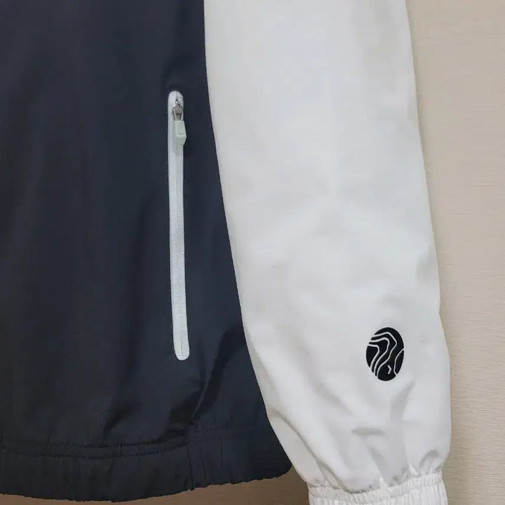 [SOLD OUT] 디스커버리 남성 이노블럭 후디드 바람막이