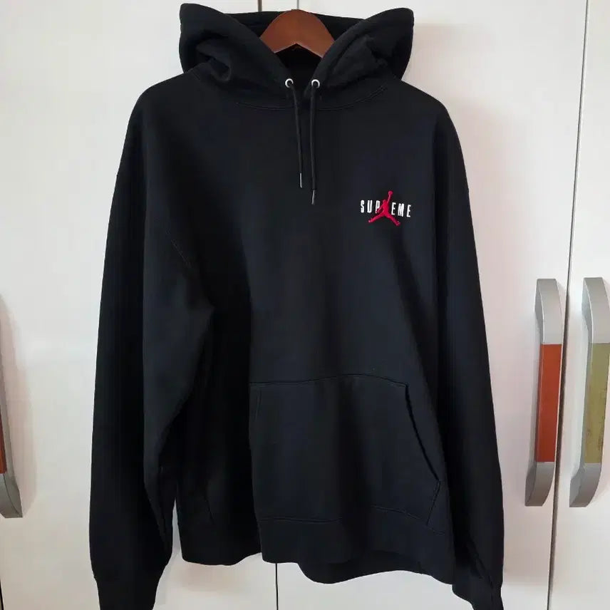 [SOLD OUT] 슈프림 x 조던 후드 스웨트셔츠 블랙