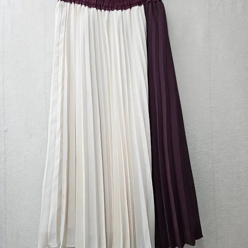[SOLD OUT] 칼라거펠트  플리츠 스커트 66