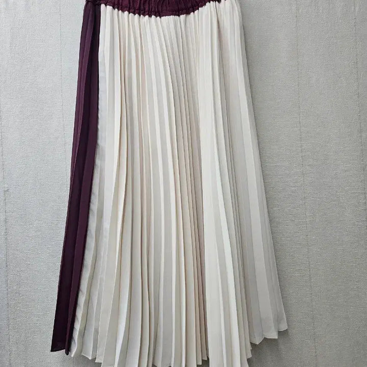 [SOLD OUT] 칼라거펠트  플리츠 스커트 66