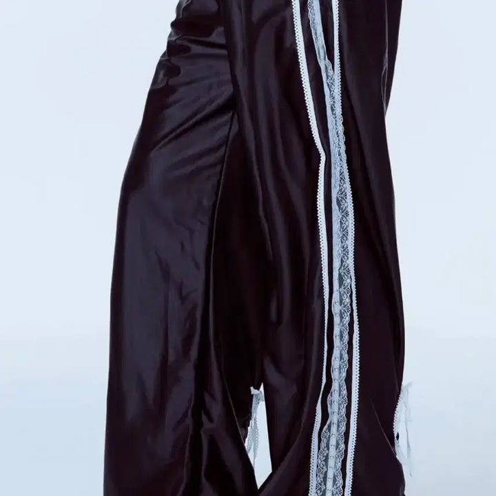 [BUNJANG] Love Is True Palace Training Pants (Black) / 러브이즈트루 PA LACE TRANING PANTS(BLACK)