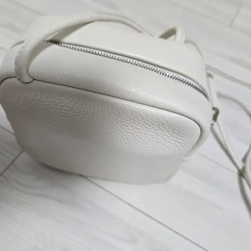 [BUNJANG] URAQO Square Mini Crossbody Bag Ivory / 유라고 크로스백