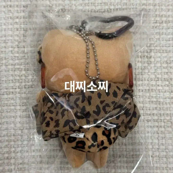 [SOLD OUT] 레오파드 태닝키티 키링