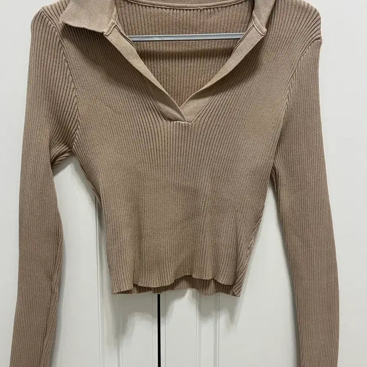 [BUNJANG] V-Neck Ribbed Knit Long-Sleeve T-Shirt Beige / 브이넥 골지 니트 긴팔티 베이지