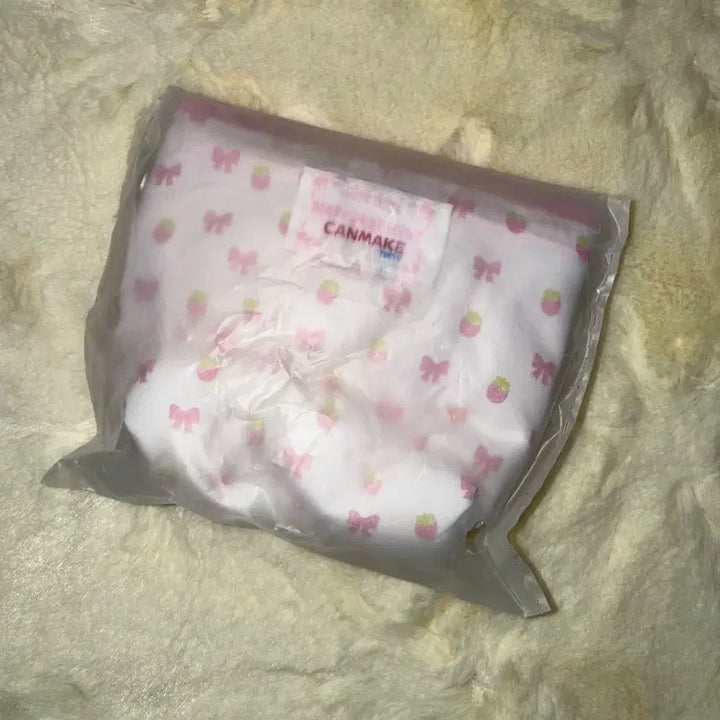 [SOLD OUT] 올리브영 캔메이크 마이페이브아카이브 플러피 파우치