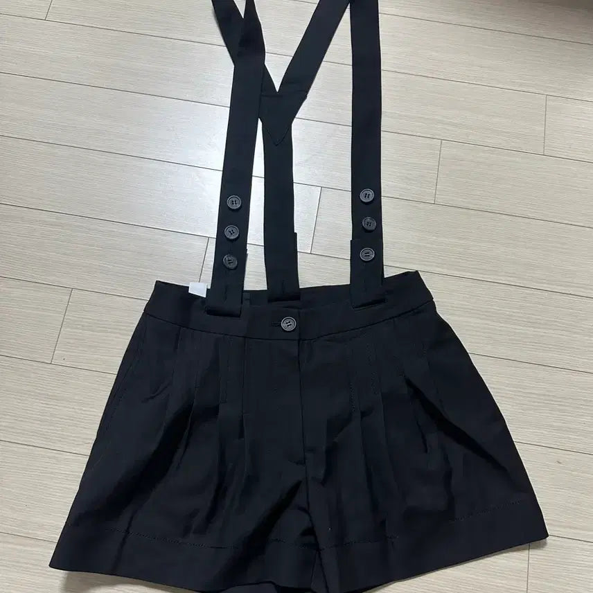 [BUNJANG] JIAKIM Black Suspender Shorts / JIAKIM 브랜드의 검정색 서스펜더 반바지