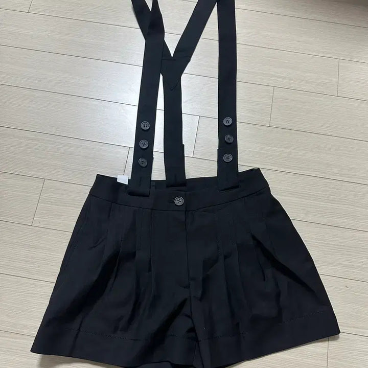 [BUNJANG] JIAKIM Black Suspender Shorts / JIAKIM 브랜드의 검정색 서스펜더 반바지