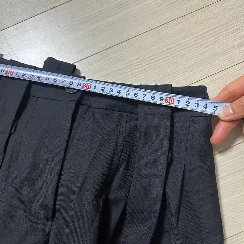 [BUNJANG] JIAKIM Black Suspender Shorts / JIAKIM 브랜드의 검정색 서스펜더 반바지