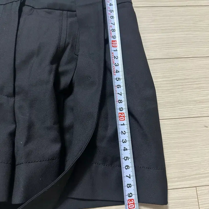 [BUNJANG] JIAKIM Black Suspender Shorts / JIAKIM 브랜드의 검정색 서스펜더 반바지