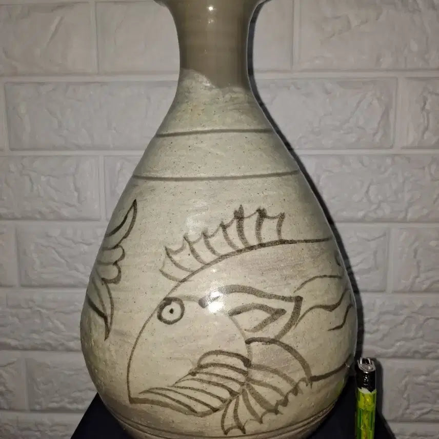 [BUNJANG] Buncheong Ware Iron-Painted White Porcelain Wine Bottle / 분청철화백자주병