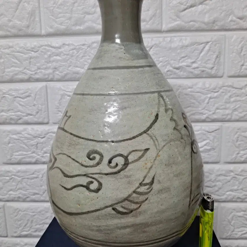 [BUNJANG] Buncheong Ware Iron-Painted White Porcelain Wine Bottle / 분청철화백자주병