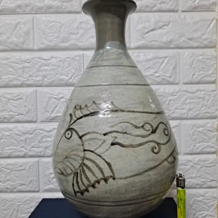 [BUNJANG] Buncheong Ware Iron-Painted White Porcelain Wine Bottle / 분청철화백자주병