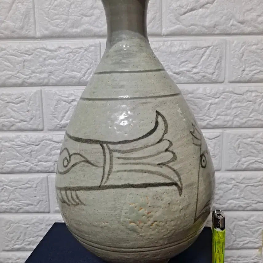 [BUNJANG] Buncheong Ware Iron-Painted White Porcelain Wine Bottle / 분청철화백자주병