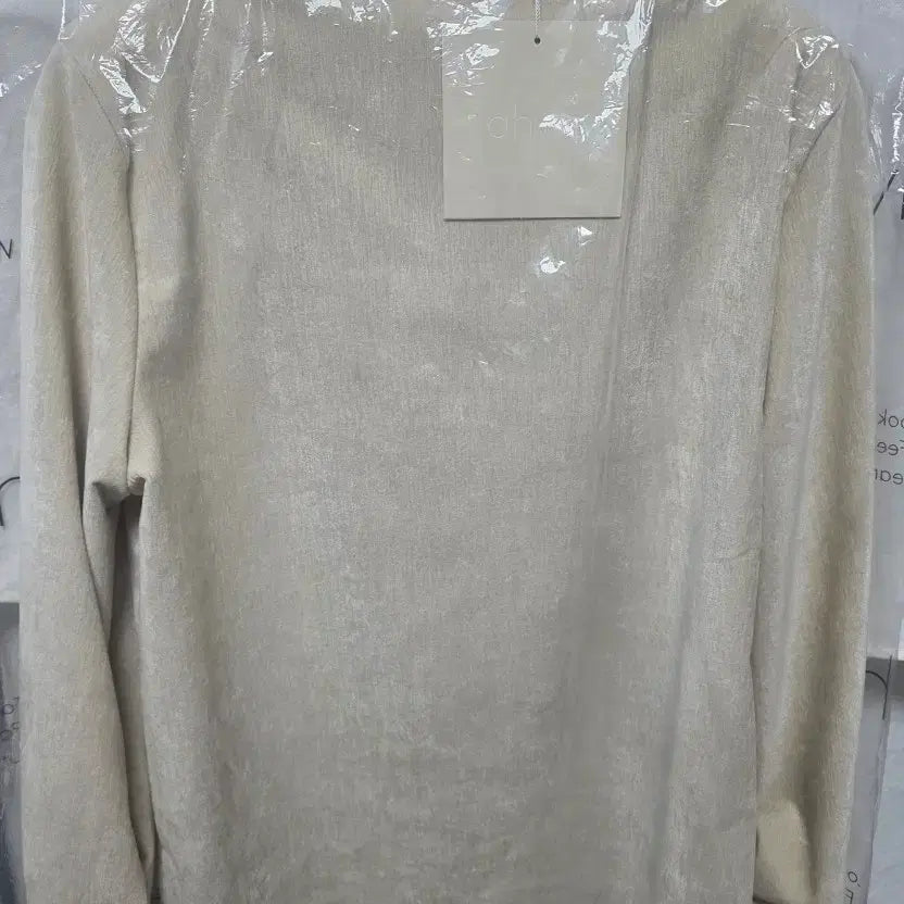 [SOLD OUT] (새상품)아위 벨벳 하프넥 탑 프리사이즈