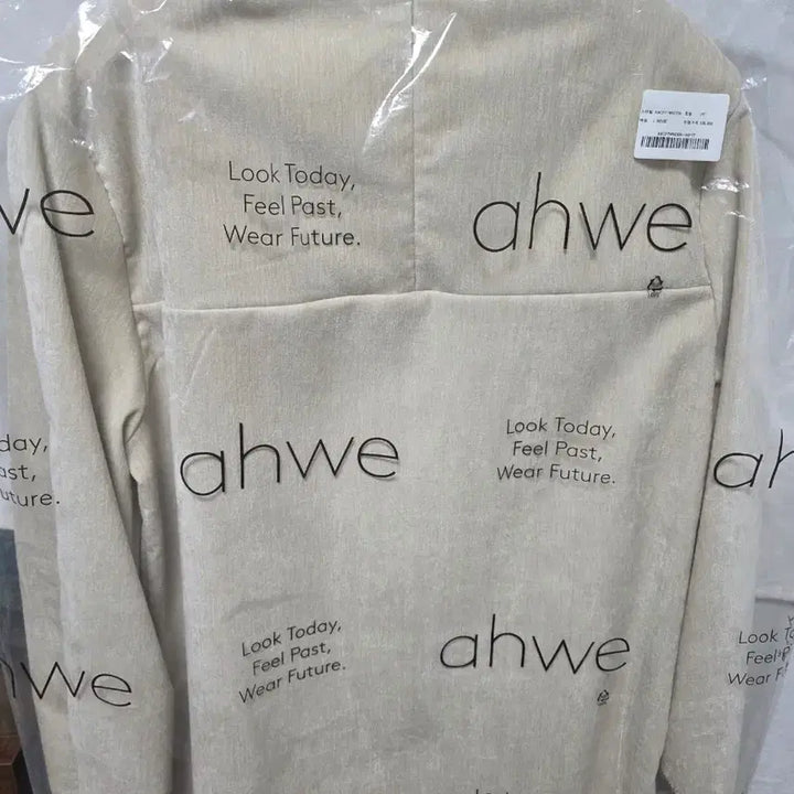 [SOLD OUT] (새상품)아위 벨벳 하프넥 탑 프리사이즈