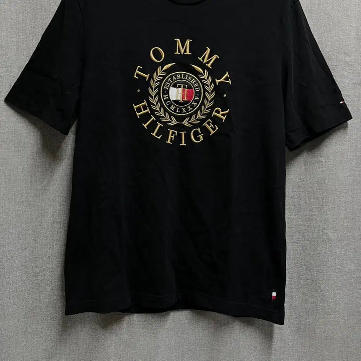 [BUNJANG] Tommy Hilfiger Gold Embroidered Logo T-shirt / [XL] 타미힐피거 골드 자수 로고 반팔 티셔츠