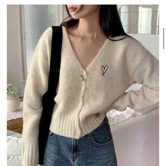 [BUNJANG] ALITTLEBIT Heart V-Neck Cardigan / 어리틀빗 하트 브이넥 가디건