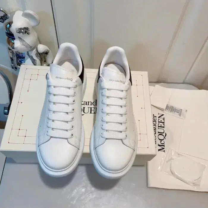 [BUNJANG] Alexander McQueen Oversized Sneakers White Black / 알렉산더 맥퀸 오버솔 스니커즈 화이트 블랙
