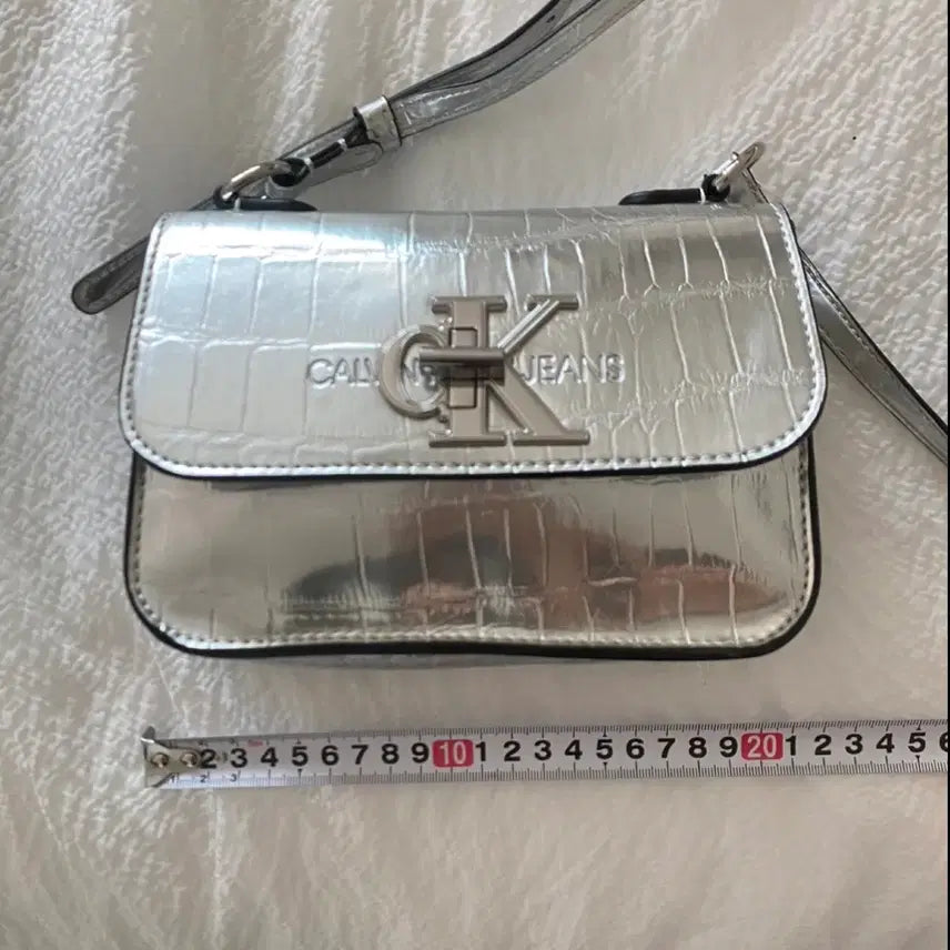 [BUNJANG] Calvin Klein Mini Crossbody Bag - Silver / CK 캘빈클라인 미니 크로스백 - 실버