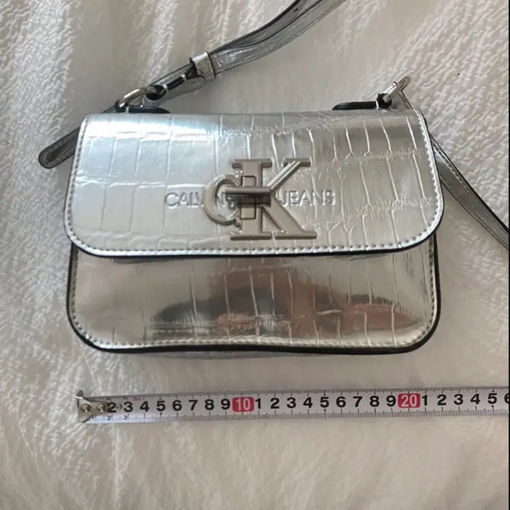 [BUNJANG] Calvin Klein Mini Crossbody Bag - Silver / CK 캘빈클라인 미니 크로스백 - 실버