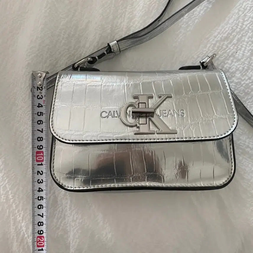 [BUNJANG] Calvin Klein Mini Crossbody Bag - Silver / CK 캘빈클라인 미니 크로스백 - 실버