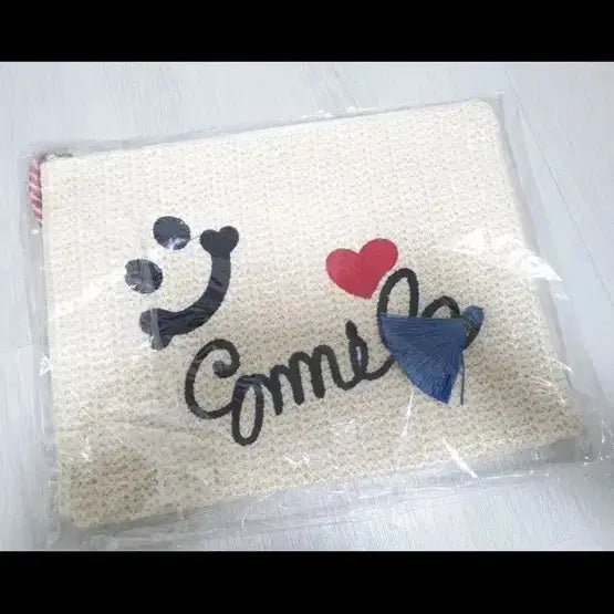[BUNJANG] Smile Embroidered Clutch Bag / 스마일 자수 클러치 백