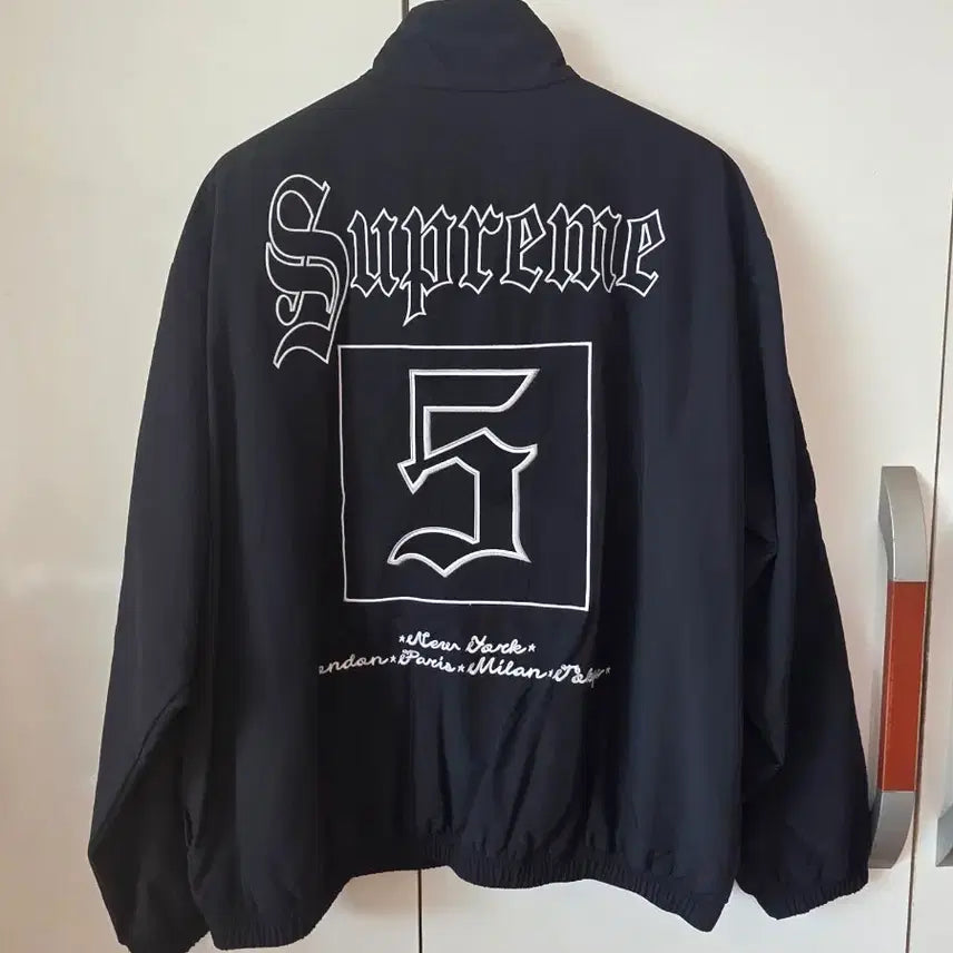 [SOLD OUT] 슈프림 올드 잉글리쉬 트랙 자켓 블랙