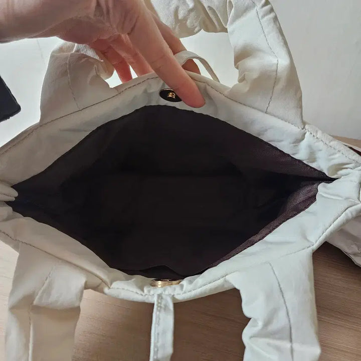 [BUNJANG] Usendy Mellow Padded Tote Bag (Ivory) / 유센디 멜로우 패딩 토트백 아이보리(정가6.2)