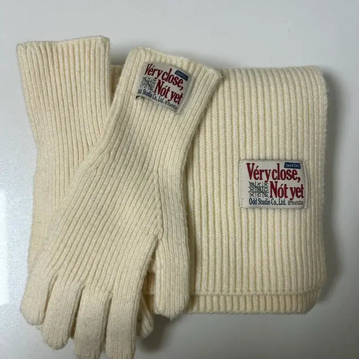 [BUNJANG] ODD Studio Scarf and Gloves Set / 오드 스튜디오 목도리 장갑 set