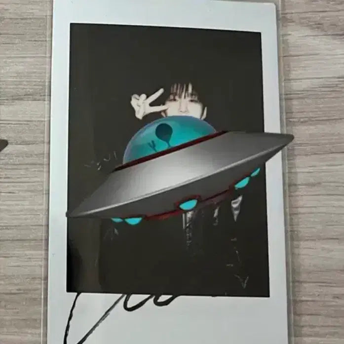 [BUNJANG] Moon Jong Up SOME Signed Polaroid Photo / 문종업 SOME 가죽자켓 착 싸인폴라로이드