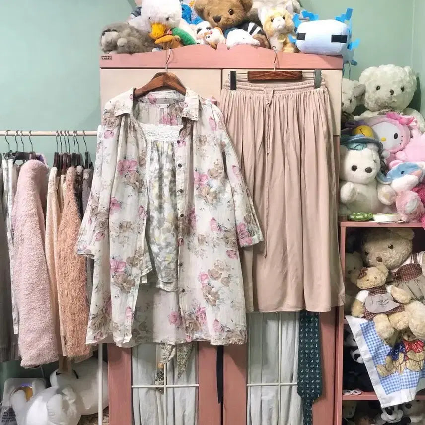 [BUNJANG] Kamomesanzang Hagumi Co-ord Set / 카모메산장 하구미코디세트