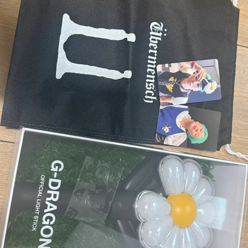 [BUNJANG] G-Dragon Daisy Lightstick &amp; Photocard / GD 응원봉 데이지봉 &amp; GD 포카
