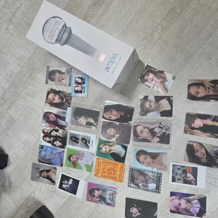 [SOLD OUT] 에스파 공식 응원봉 + 포토카드 + 앨범 일괄 판매