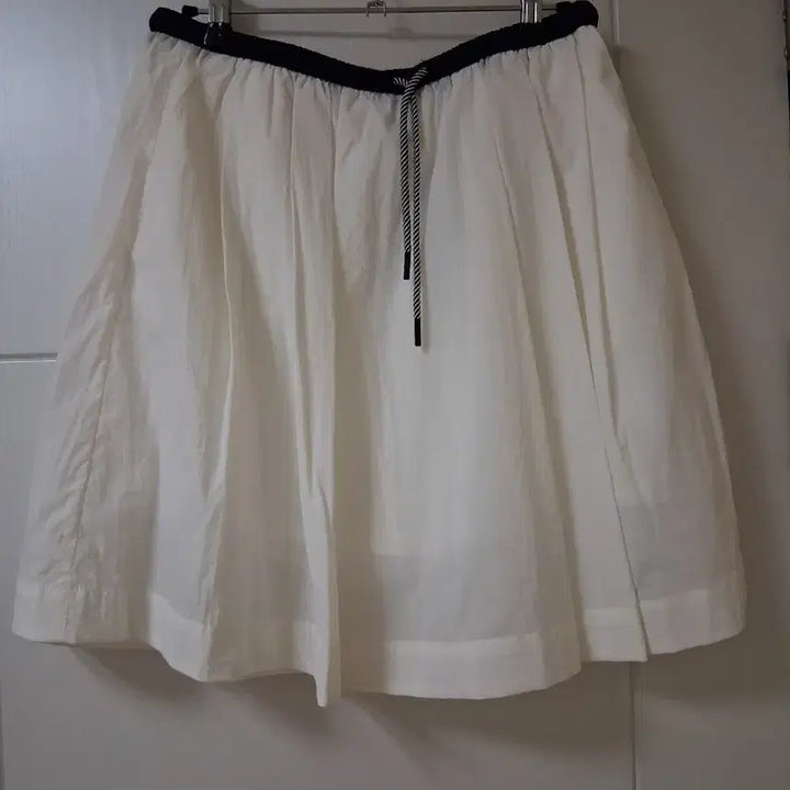 [BUNJANG] Studio Lux White Bending Flare Skirt / 스튜디오럭스 화이트 밴딩 플레어 스커트